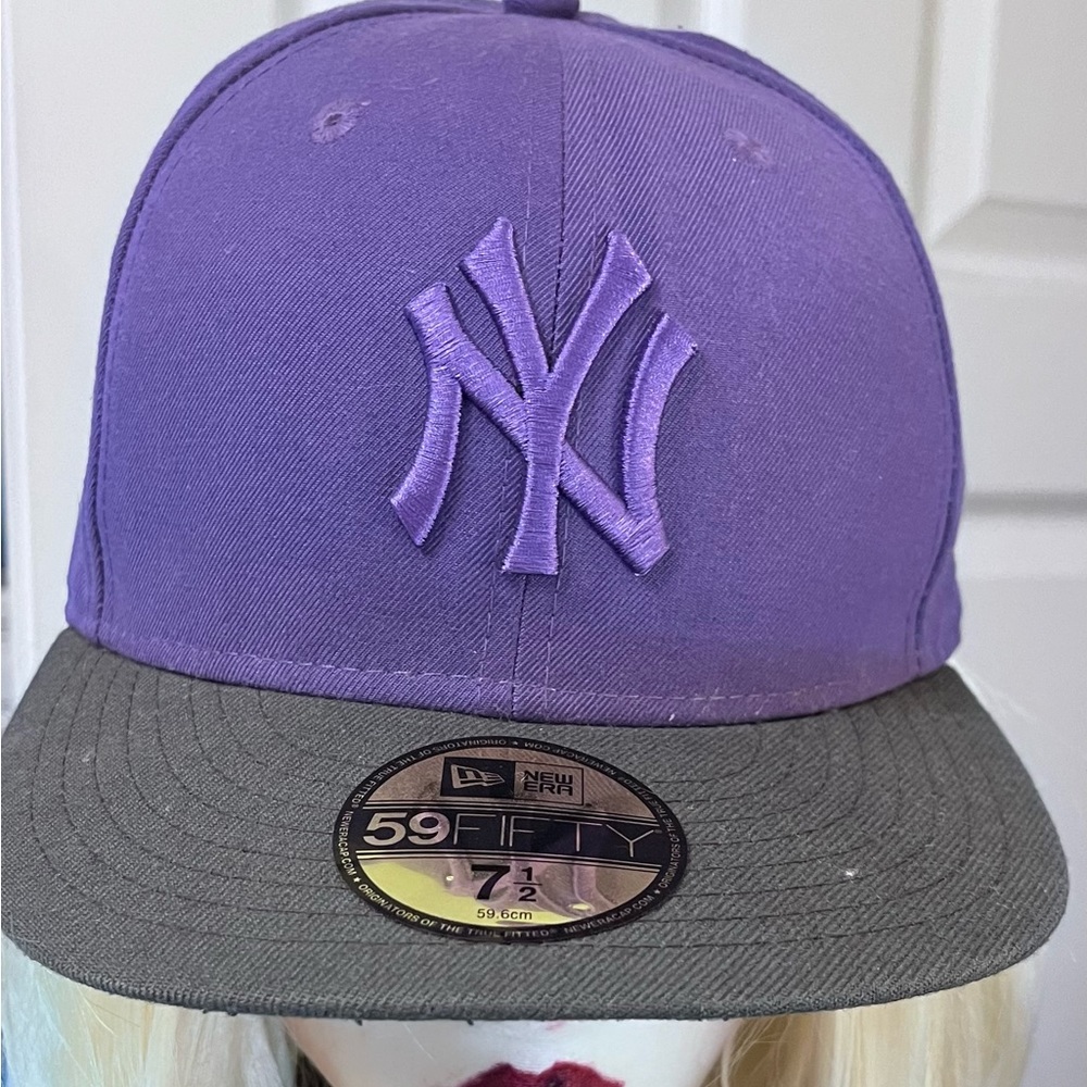🧢 New Era 59FIFTY Fitted Cap – New York Yankees (Purple/Black)